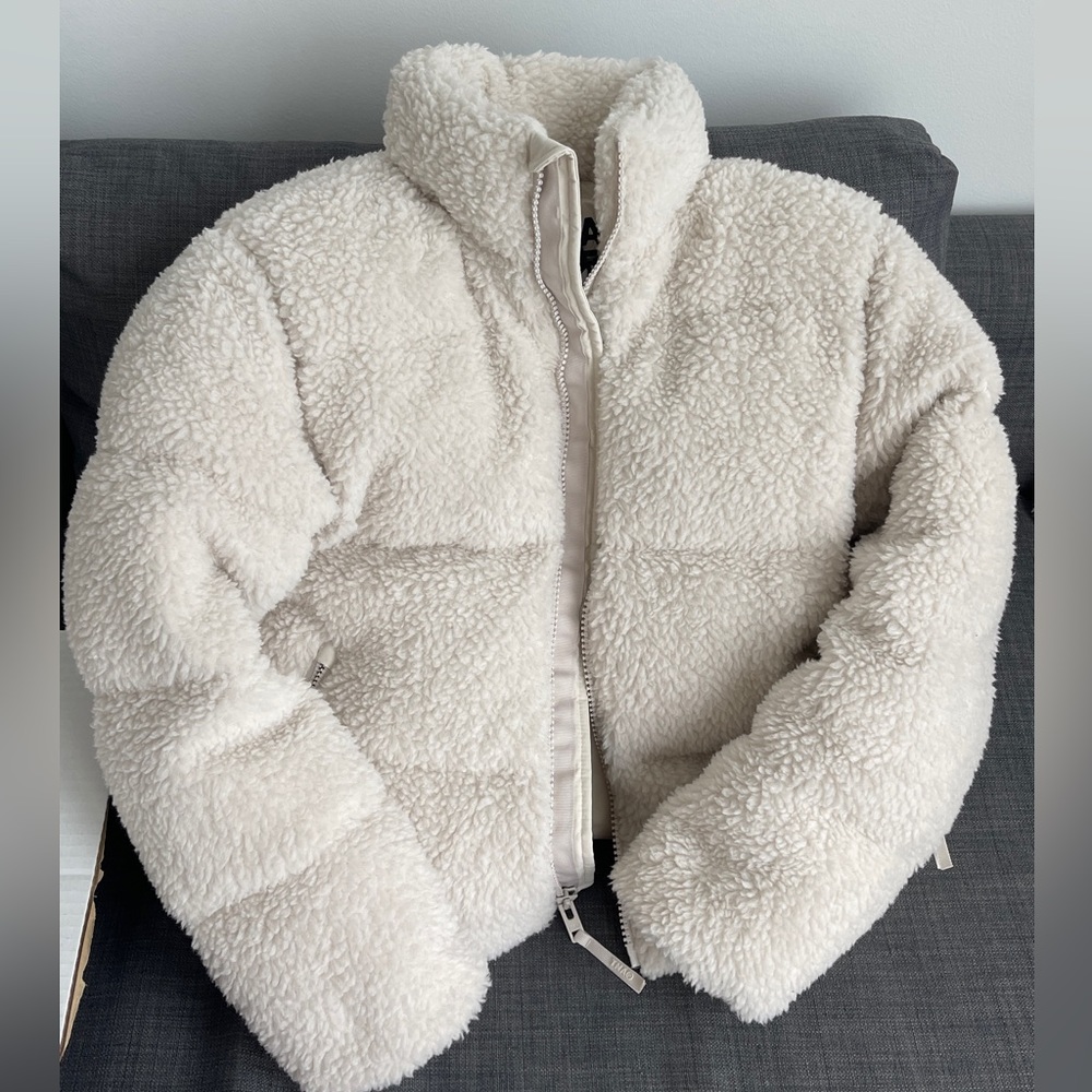 Aritzia TNA Mega Puff Jacket